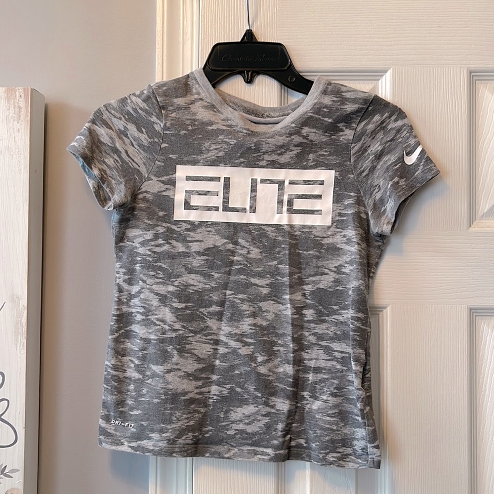 The Nike Tee. Elite gray cameo.